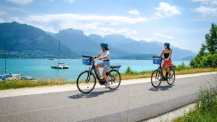 Balade à vélo au bord du lac d’Annecy avec Mobilboard