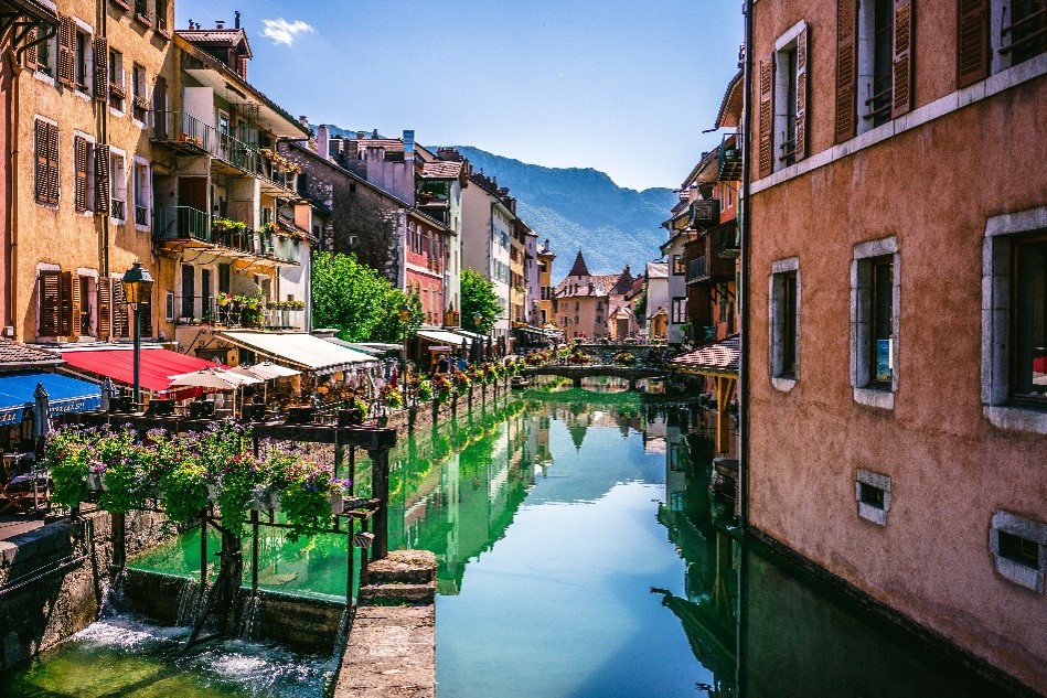 Vieille ville d’Annecy avant une activité de loisirs